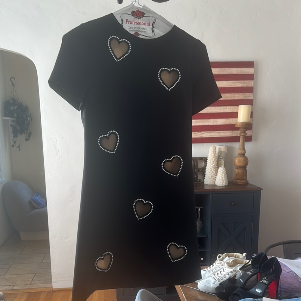 Alice + Olivia Black Sheath Mini Dress with Crew Neck